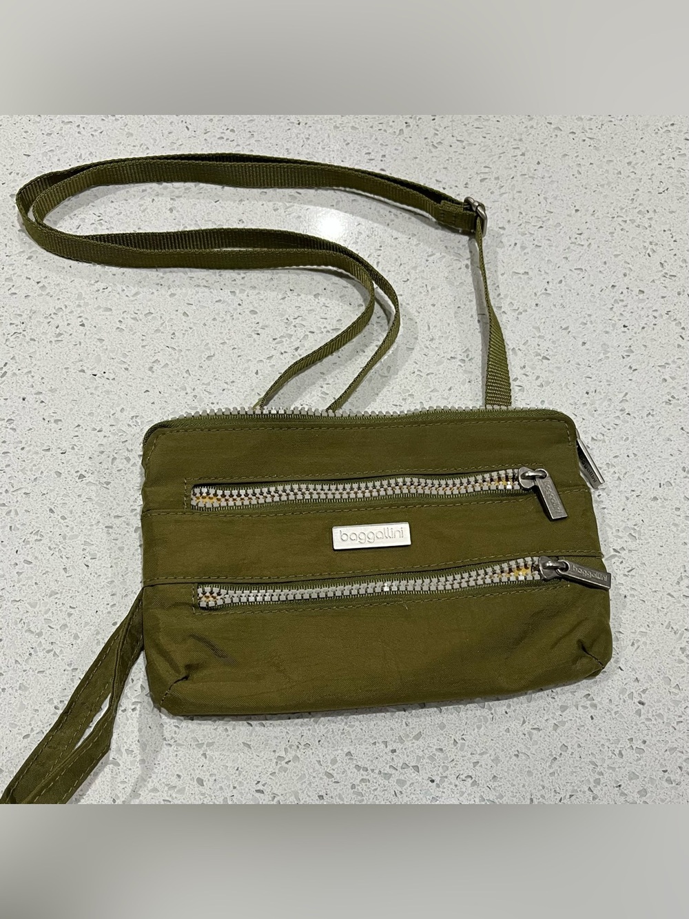 Baggallini Medium Olive Green/Yellow Nylon Crossbody Bag W/Wrist Strap Travel